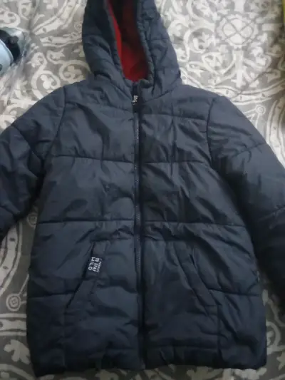 Chaqueta acolchada azul con capucha - miniatura 1