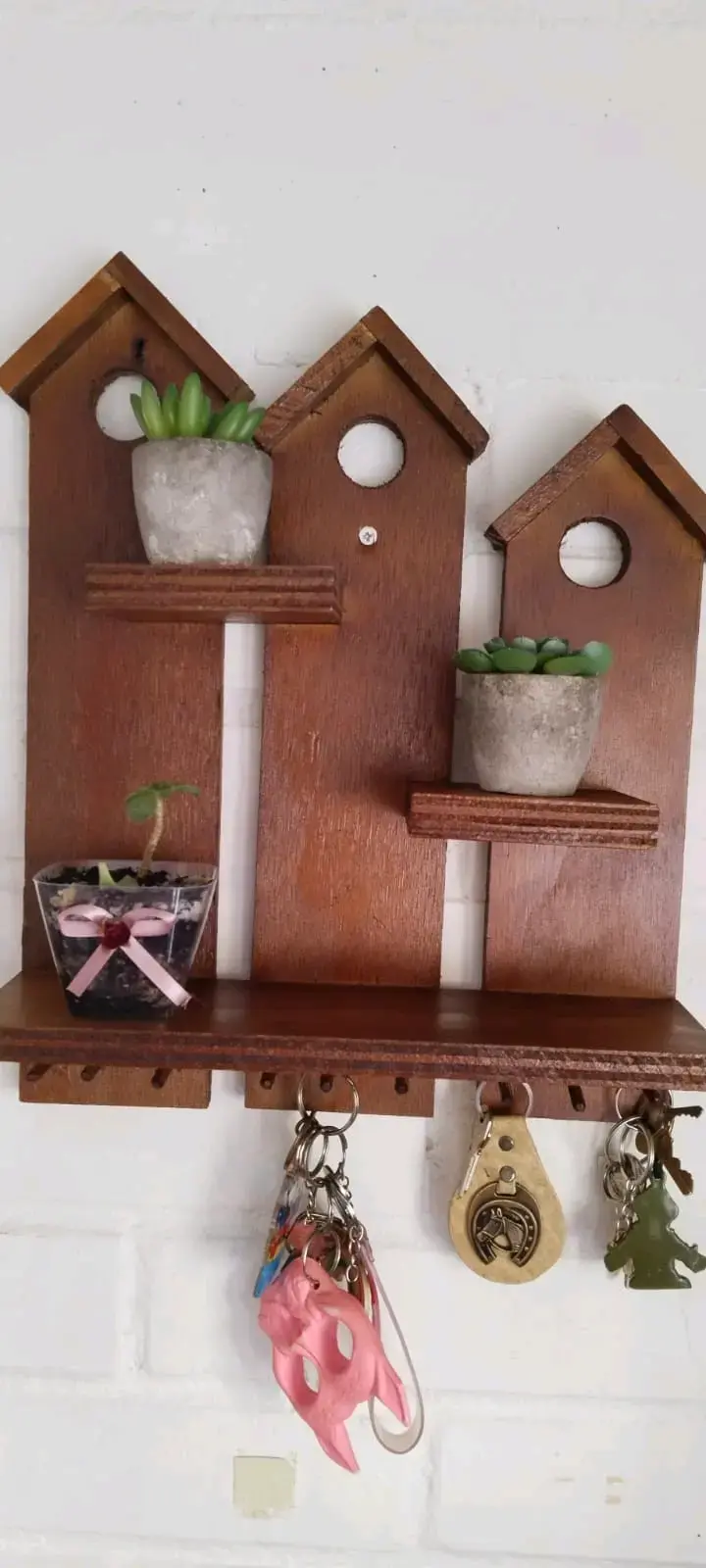 Estante de madera con ganchos - 2
