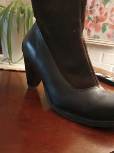 Botas de cuero negro con taco - miniatura 1