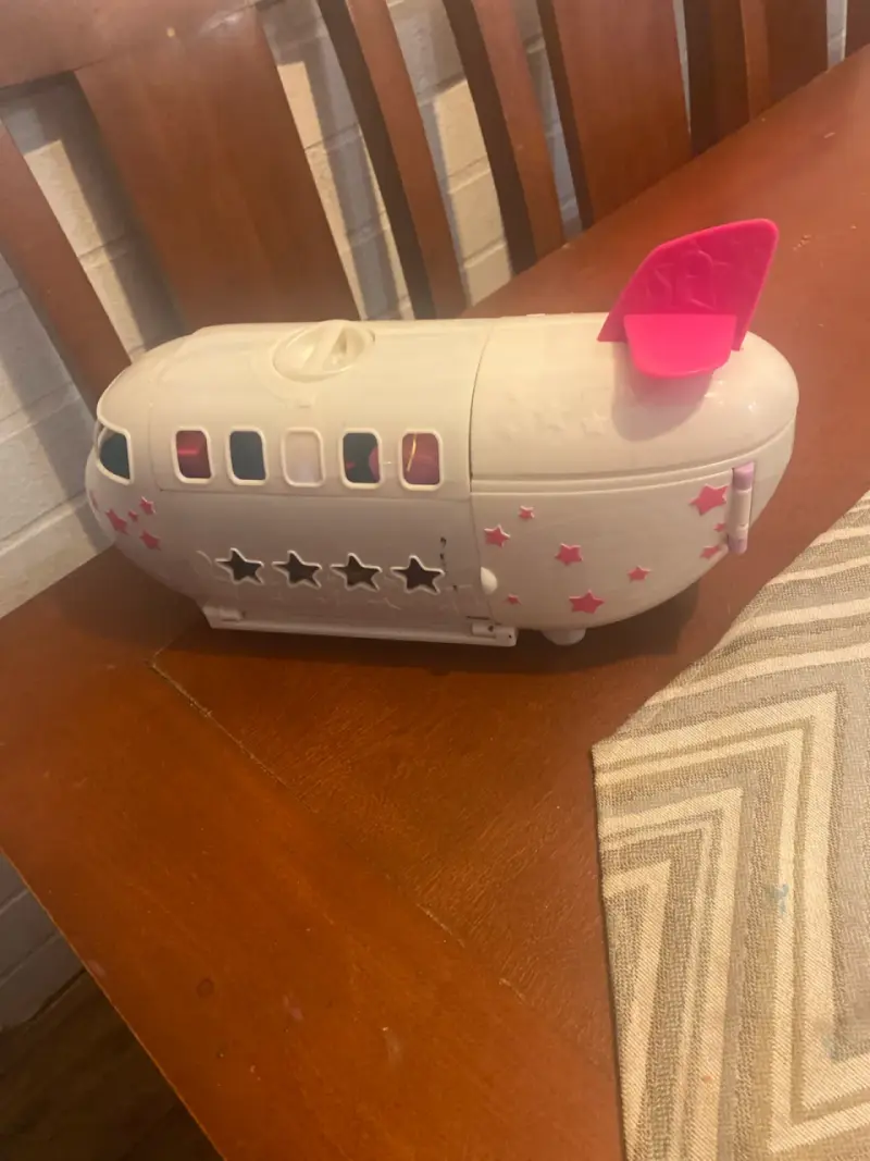 Avión de juguete con muñecos - 6