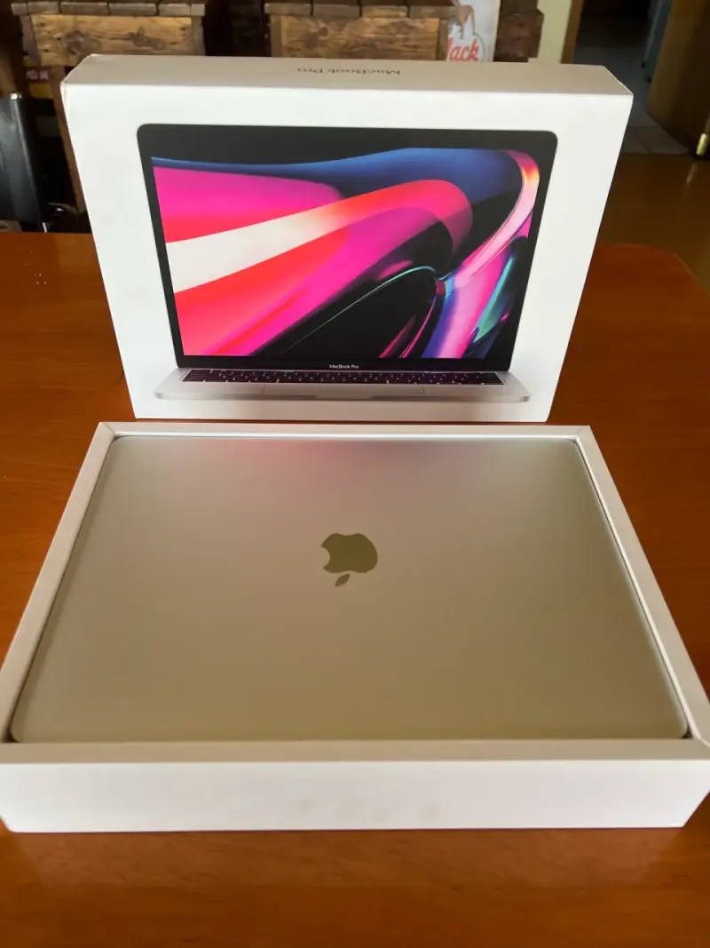 MacBook Pro M1 2020 13” 8GB/256GB + cargador origi - 1