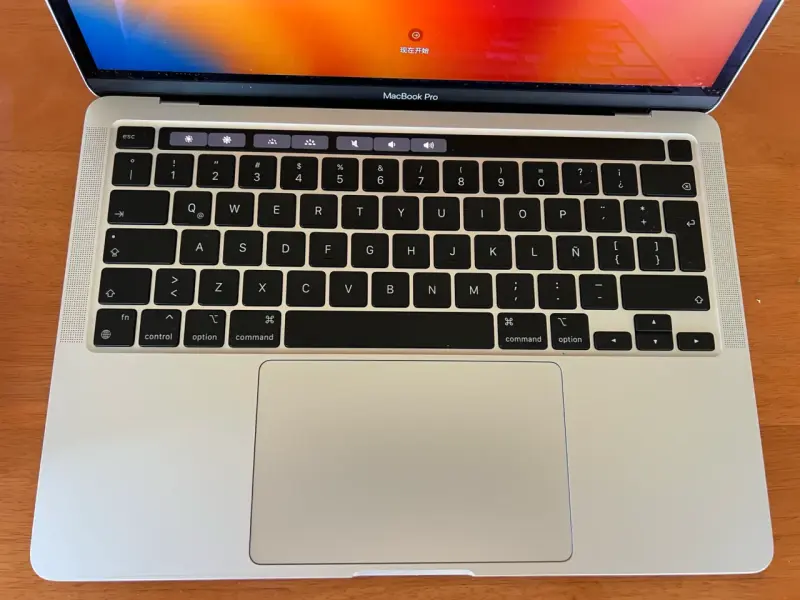 MacBook Pro M1 2020 13” 8GB/256GB + cargador origi - 2