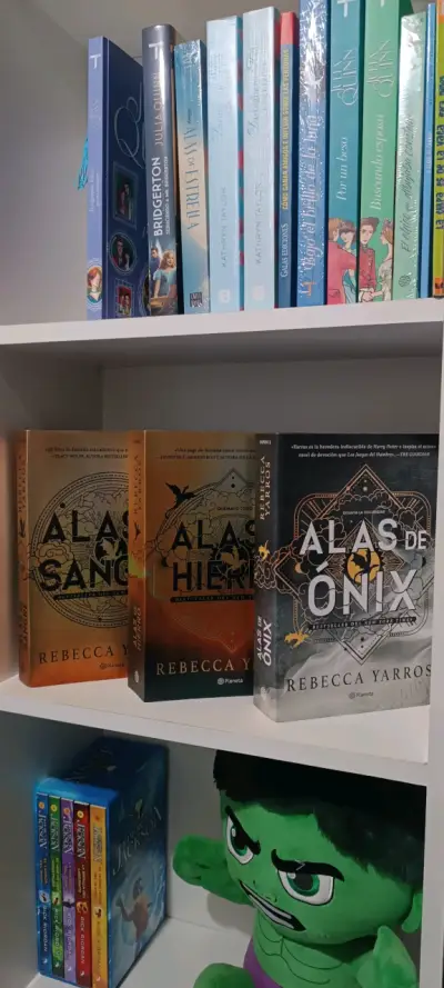 Libro trilogía empireo, alas de sangre - miniatura 1
