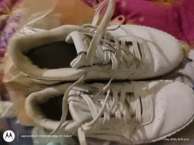 Zapatillas deportivas blancas - miniatura 1