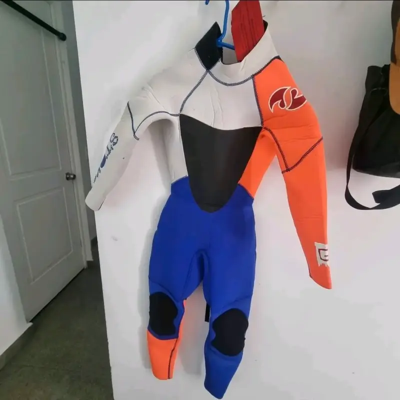 Traje de neopreno tricolor niño 6/8 - 1