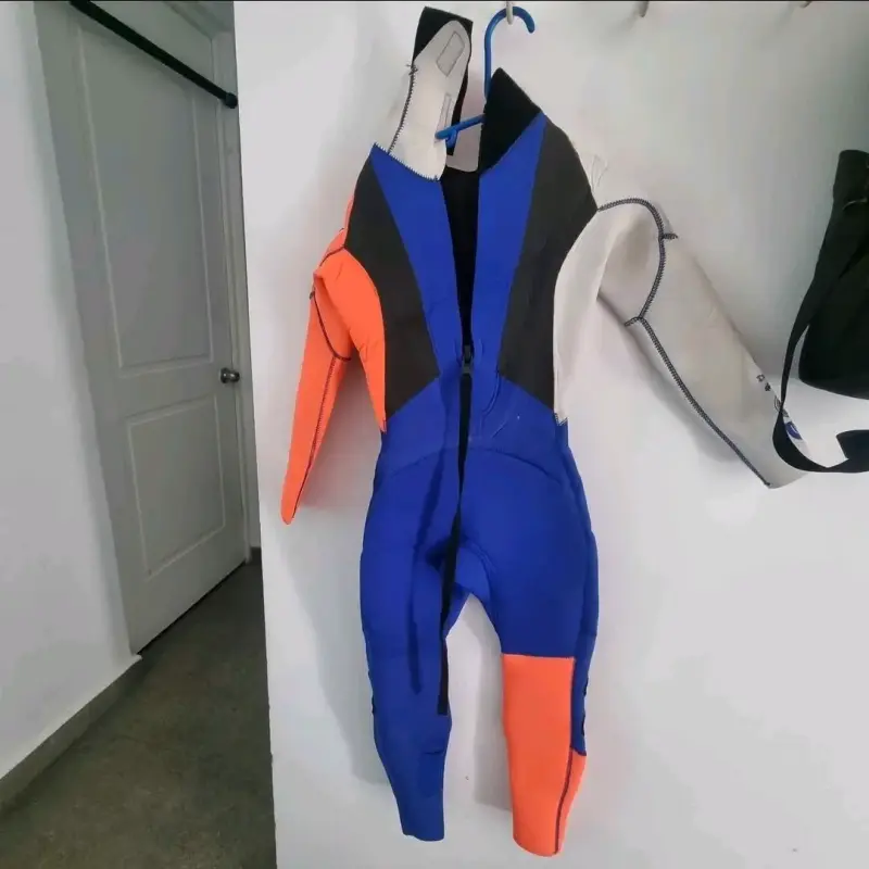 Traje de neopreno tricolor niño 6/8 - 2