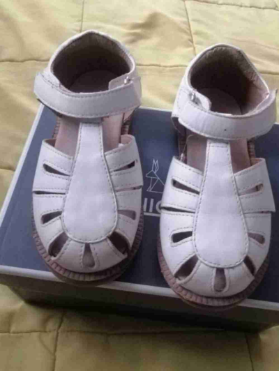 Sandalias blancas para niña - miniatura 3