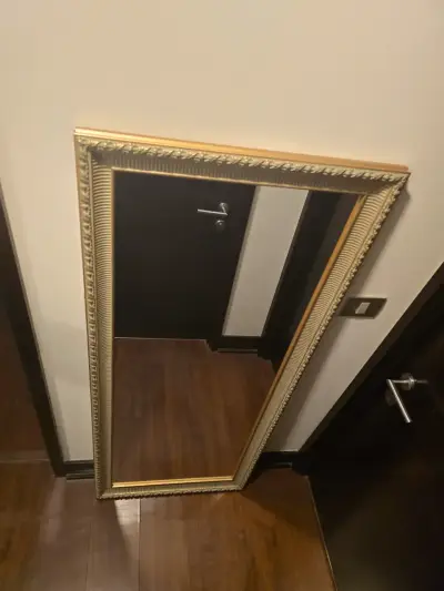 Espejo grande con marco dorado - miniatura 4