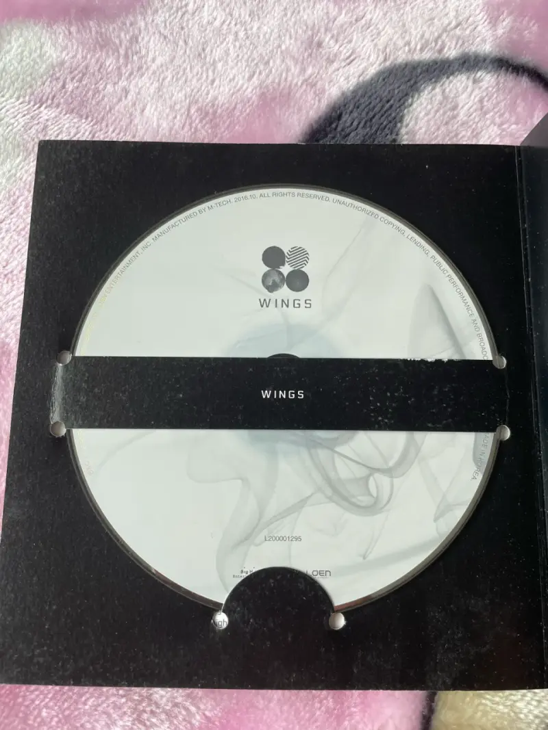 Álbum BTS Wings Version G Abierto - 4