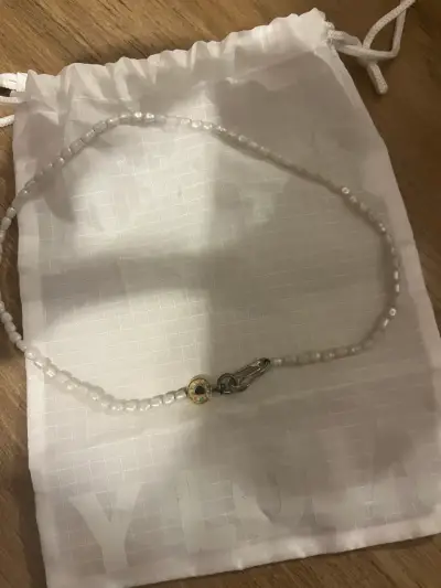 Collar de perlas blancas - miniatura 1