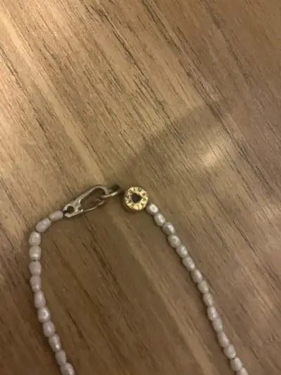 Collar de perlas blancas - miniatura 3