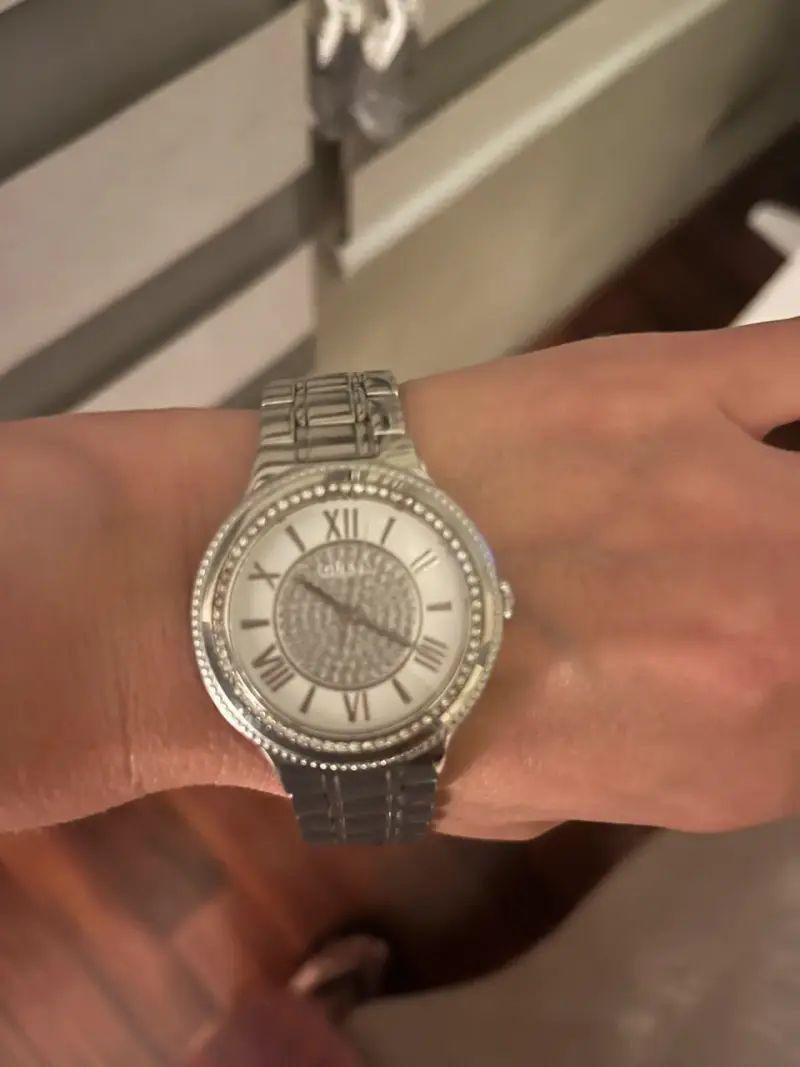 Reloj plateado Guess con cristales - 4