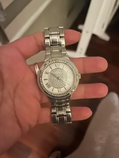 Reloj plateado Guess con cristales - miniatura 5