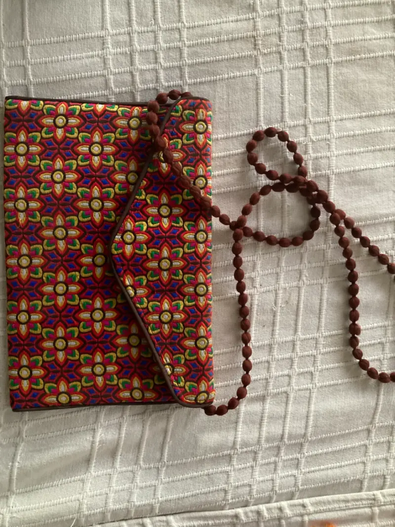 Cartera étnica con cadena - 1