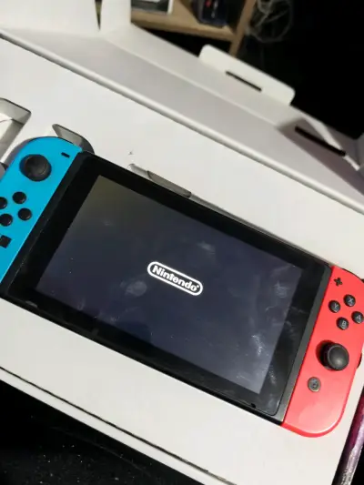 Consola Nintendo Switch con Joy-Cons - miniatura 2
