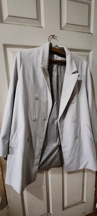 Abrigo gris claro elegante - miniatura 1