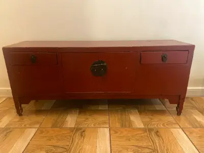 Mueble de madera rojo vintage - miniatura 1
