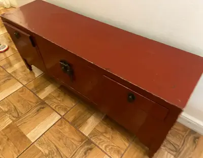 Mueble de madera rojo vintage - miniatura 2