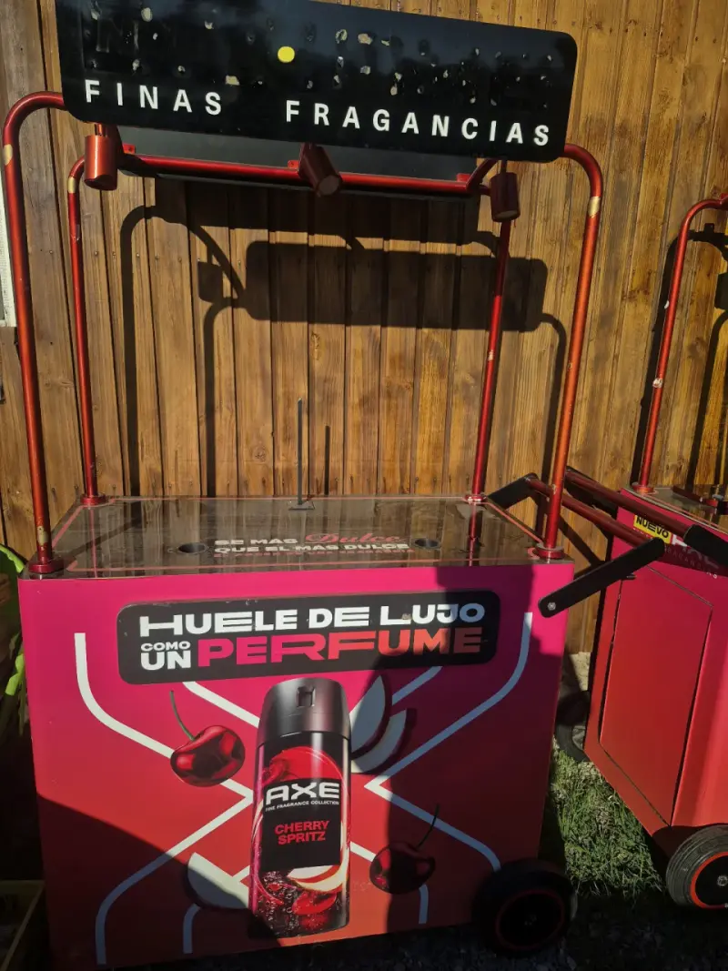 Carrito exhibidor Axe para eventos - 2