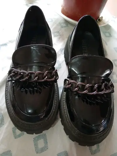 Zapatos negros con cadena 36 - miniatura 1