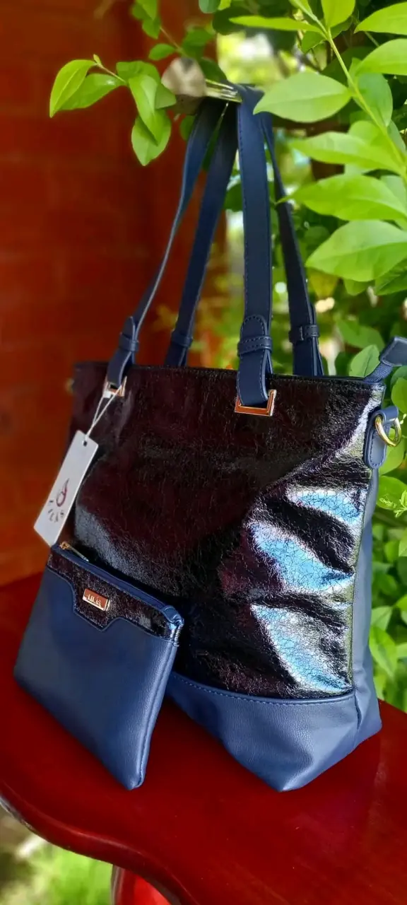 Bolso azul metalizado marca Lilás - 1