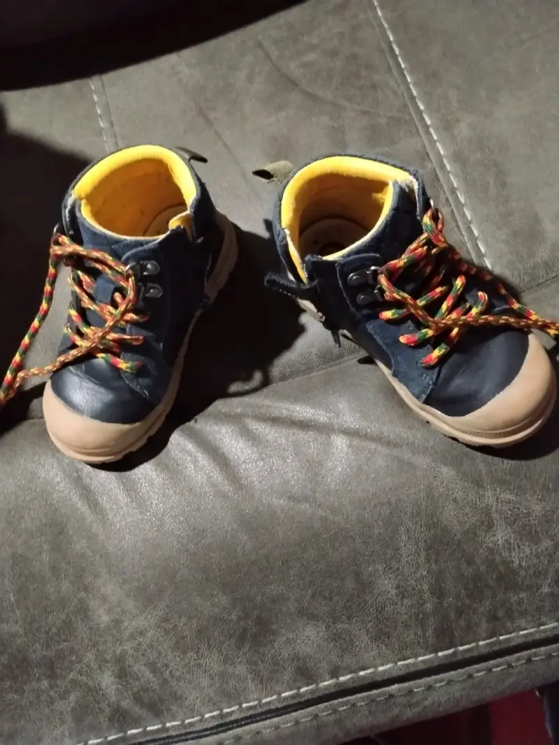 Botas de niño azul y amarillo. - 3