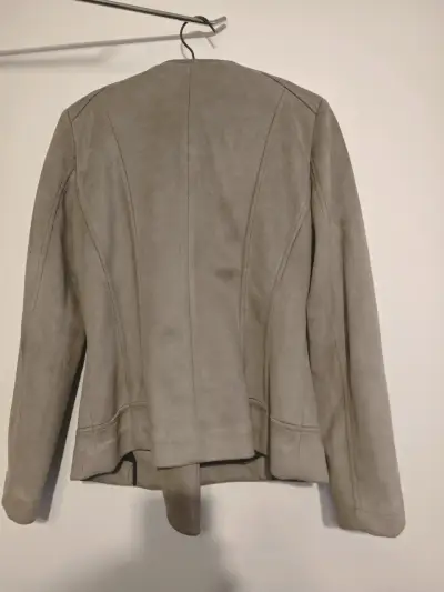 Chaqueta beige con cierre dorado - miniatura 3