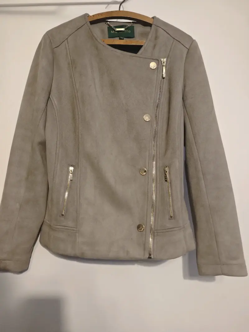 Chaqueta beige con cierre dorado - 4