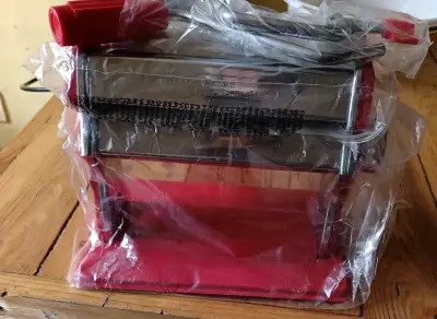 Máquina de hacer pasta roja - miniatura 1