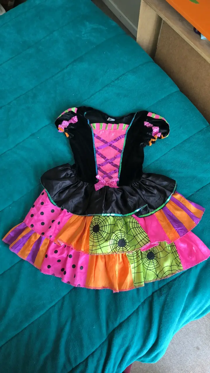 Disfraz infantil de bruja colorido