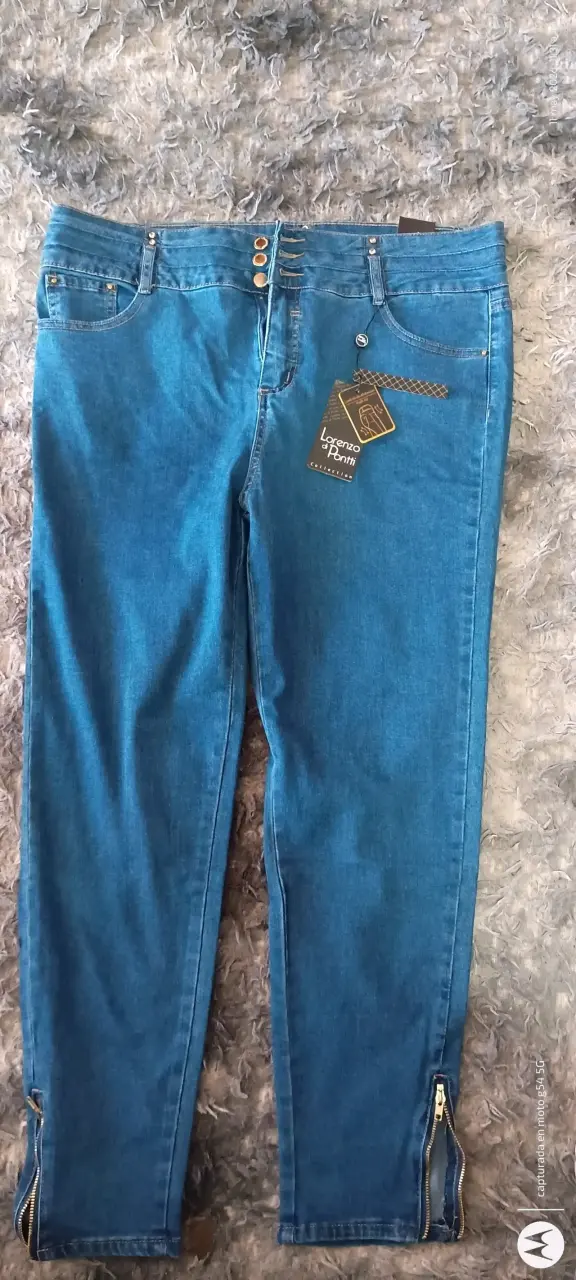Jeans azul con cierre en tobillo - 4