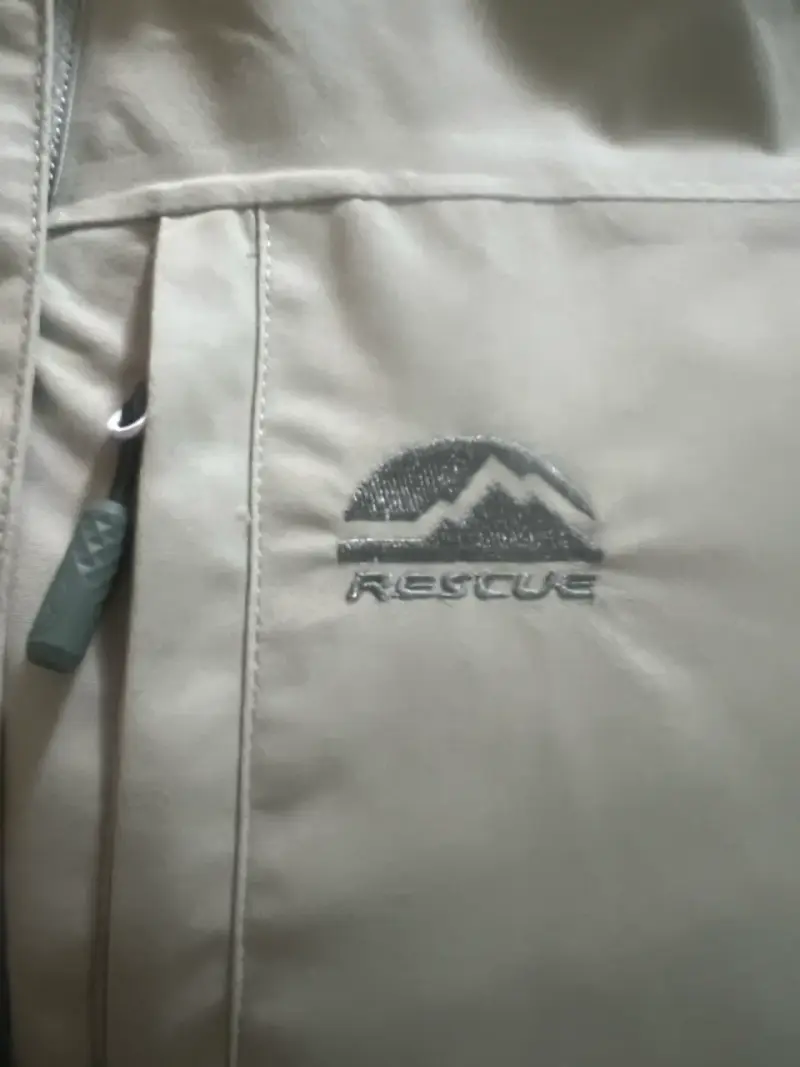 Chaqueta impermeable verde olivo - 4