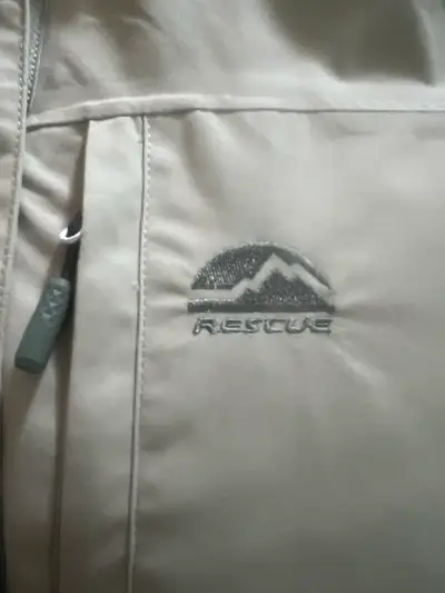 Chaqueta impermeable verde olivo - miniatura 4