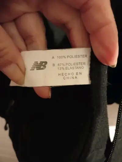 Polerón negro con cierre - miniatura 7