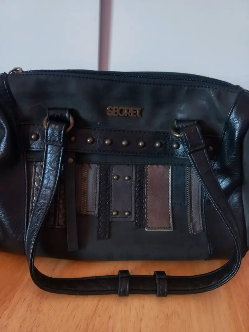 Bolso negro estilo Secret - 1