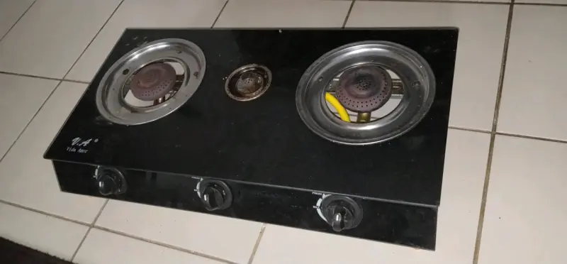 Encimera de cocina a gas negra - 1