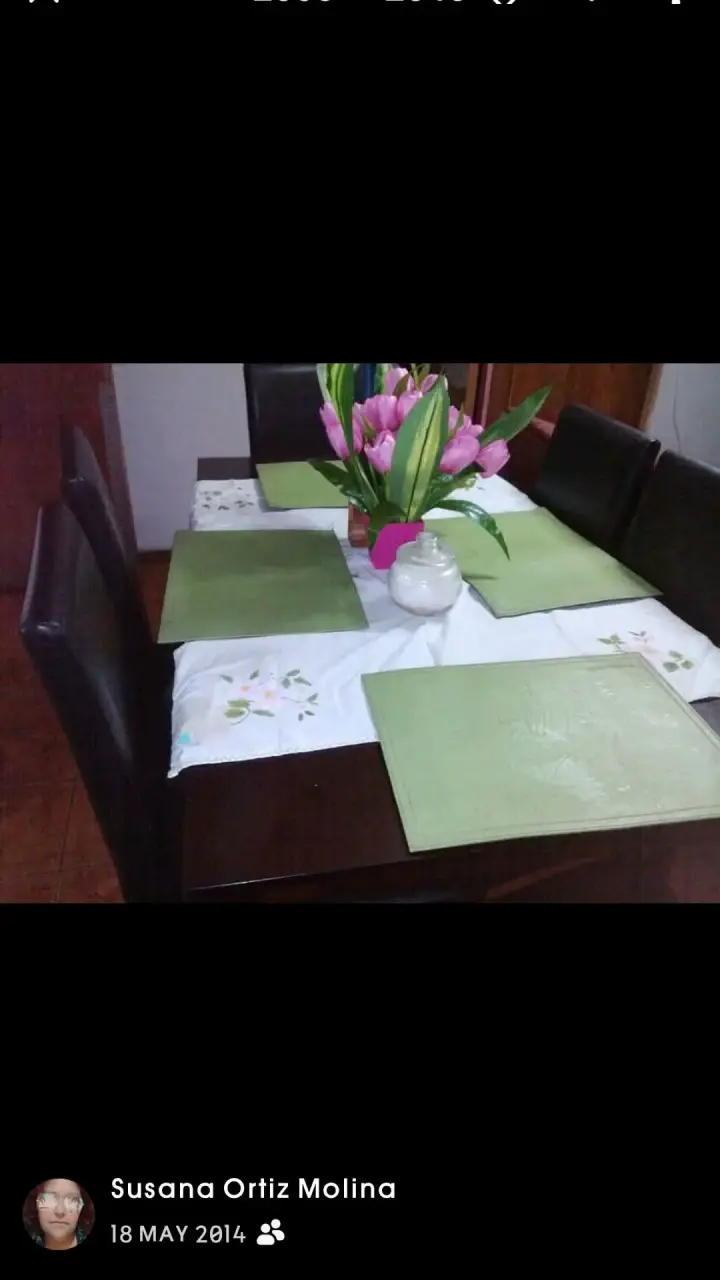 Juego de comedor con sillas negras