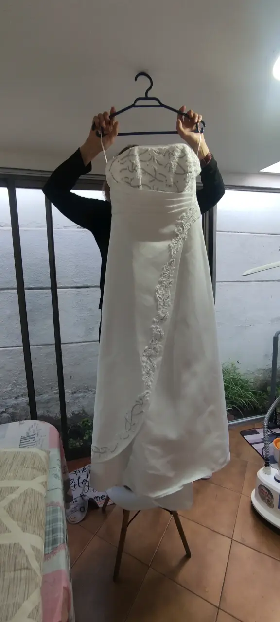 Vestido de novia blanco con bordado - 2