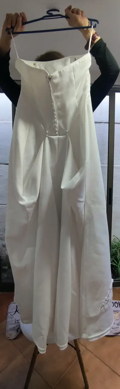 Vestido de novia blanco con bordado - miniatura 3