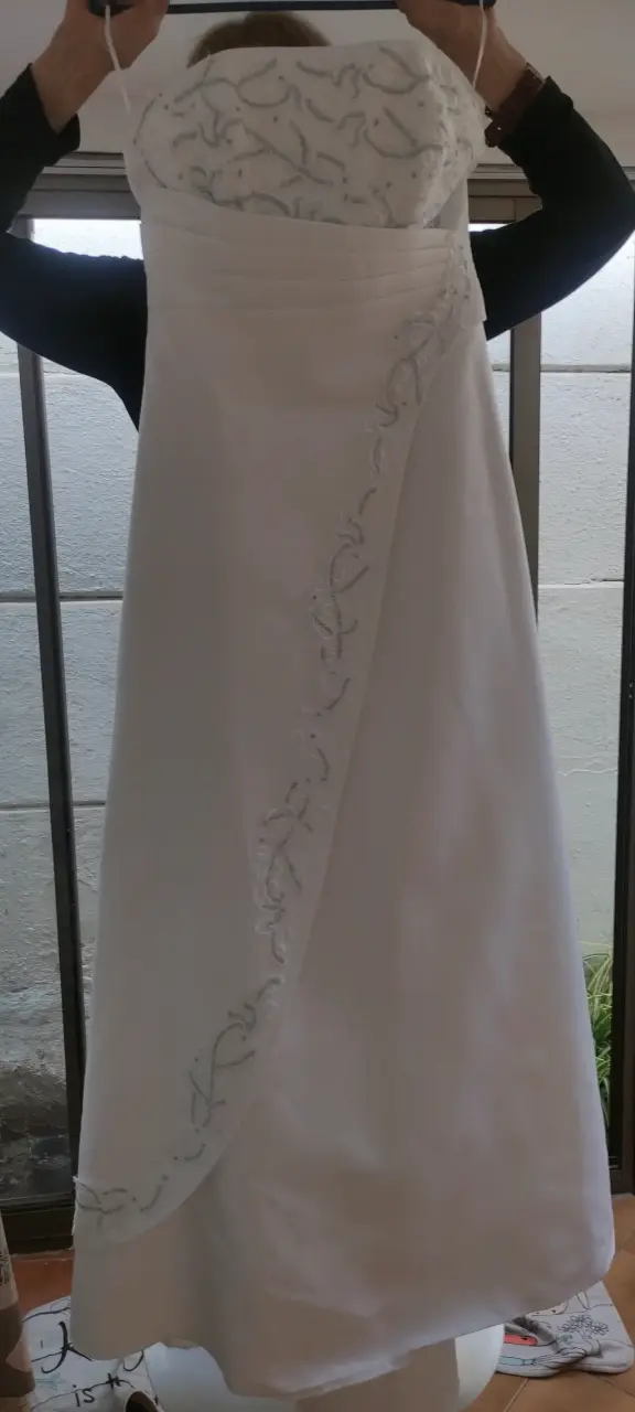 Vestido de novia blanco con bordado - 4