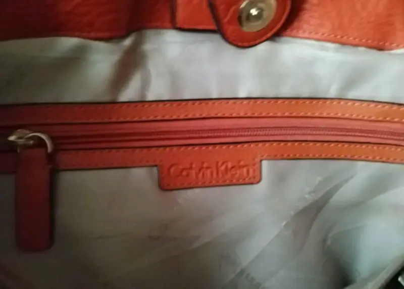 Bolso Calvin Klein CUERO  original MODELO H2GAA800 - 3