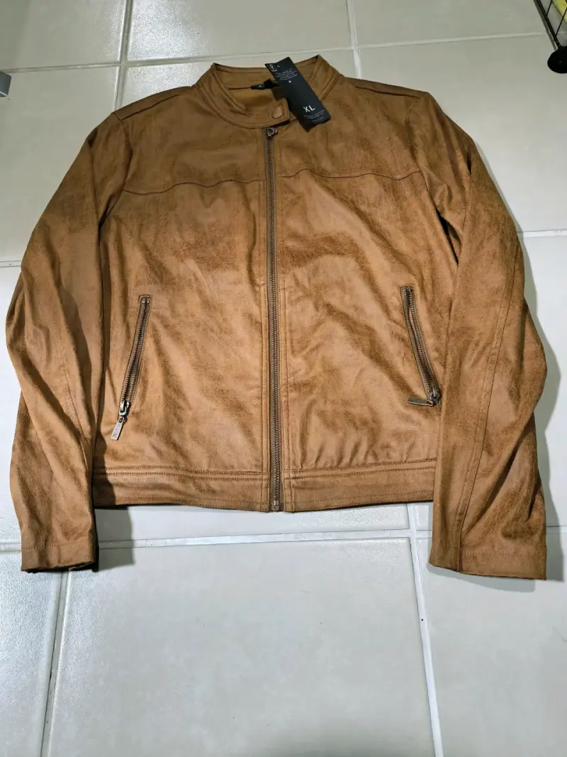 Chaqueta de cuero sintético marrón