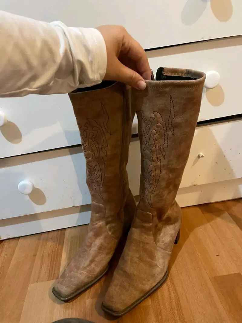 Botas cowboy de gamuza beige - 1