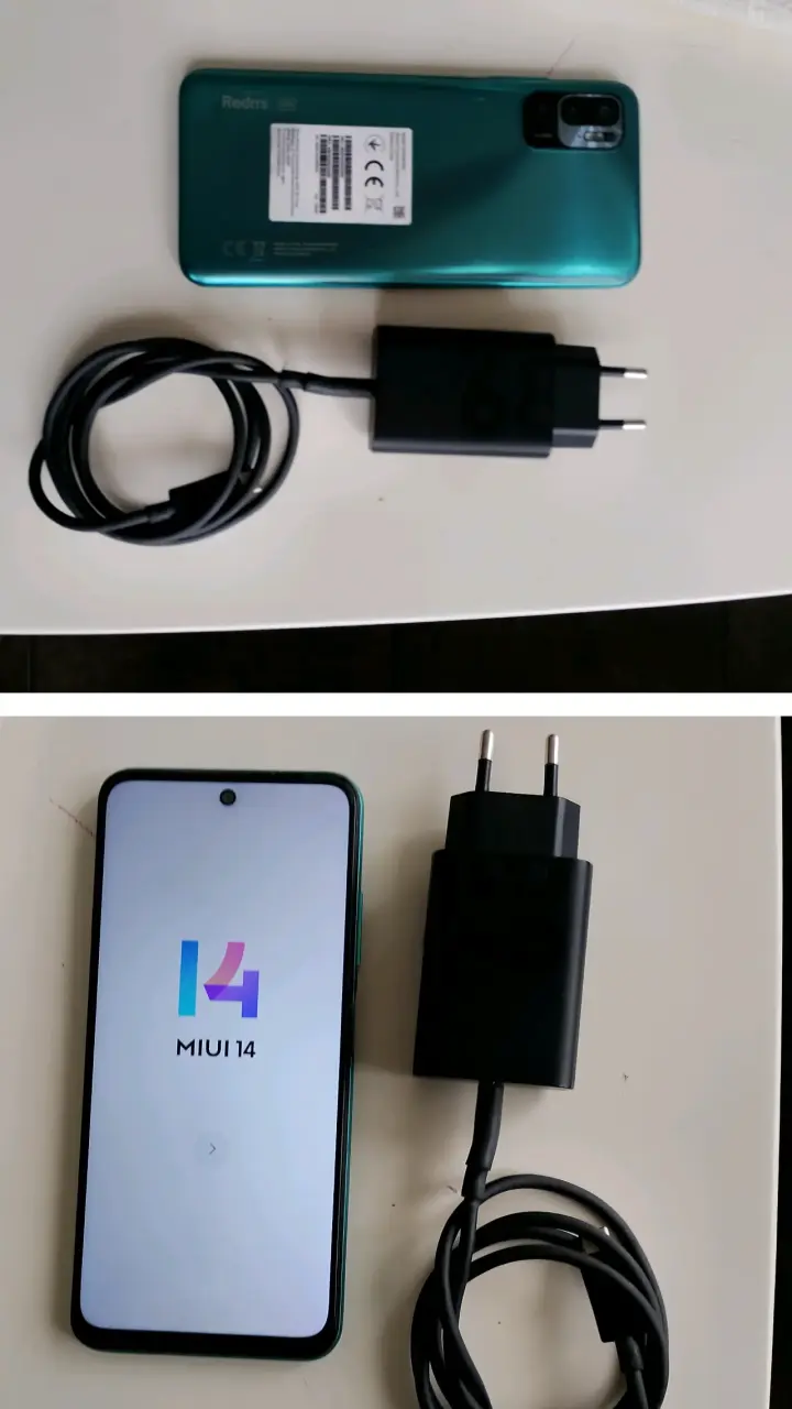Smartphone Redmi con cargador