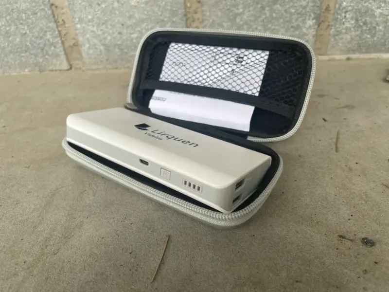 Cargador portátil blanco con estuche - 2