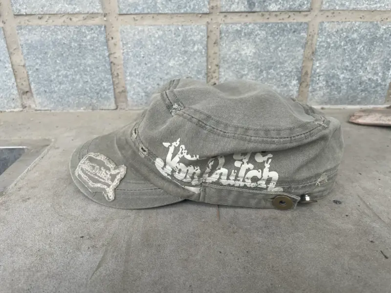 Gorra verde oliva estilo casual