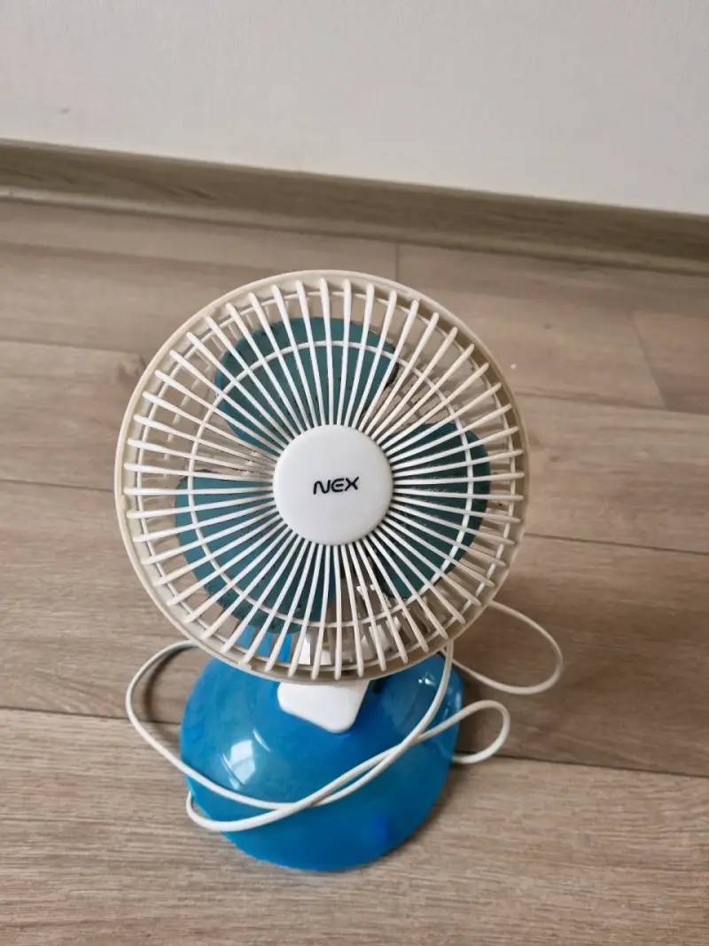 Ventilador de escritorio azul