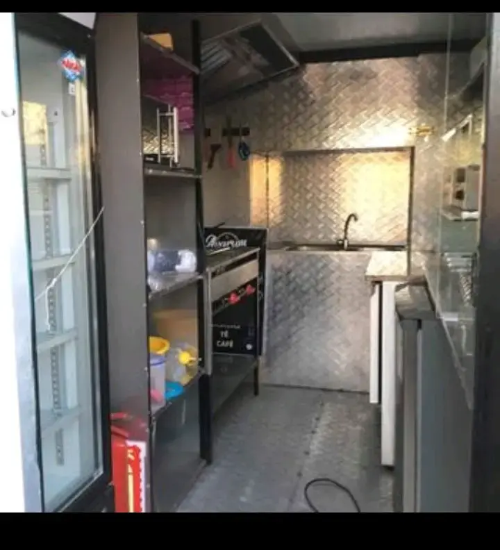 Food truck interior equipado - 1