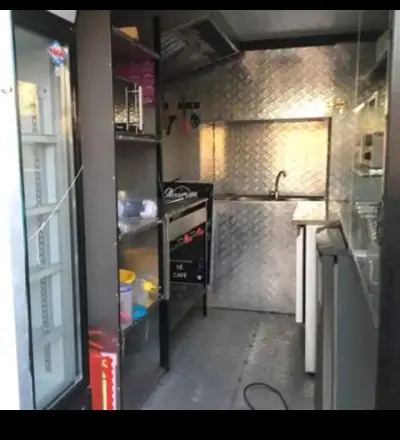 Food truck interior equipado - miniatura 1