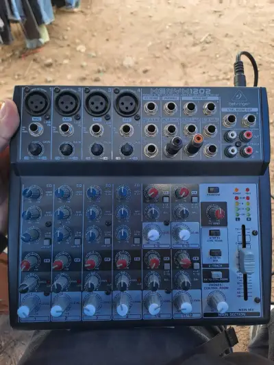 Mezclador de audio Behringer Xenyx - miniatura 1